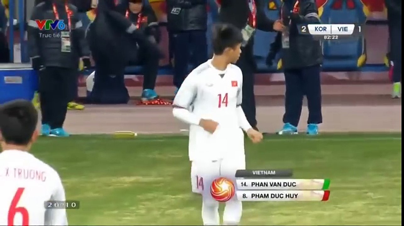 Màn trình diễn cực kì ấn tượng của Phan Văn Đức được báo chí nước ngoài khen ngợi
