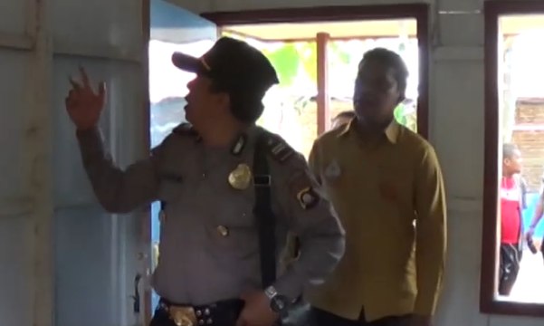 Sisihkan Gaji, Polisi Bangun Rumah untuk Nenek Telantar