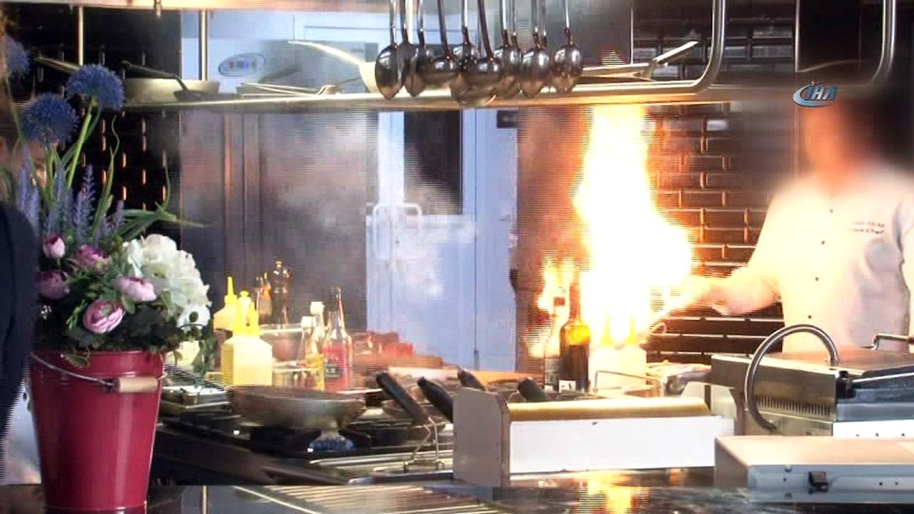 Mesai arkadaşlarına 'Yalaka' dedi kapı önüne konuldu