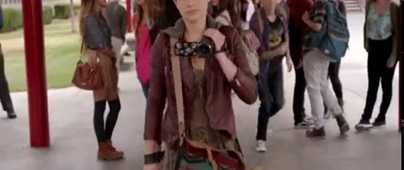 Scream The TV Series S01E01 Red Roses