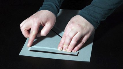 Enroulement du papier sur l'eau