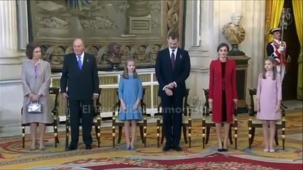 El Rey Felipe VI impone a la Princesa Leonor el Toisón de Oro