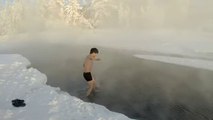 Un touriste japonais se baigne dans une eau à -60 degrés dans le village le plus froid du monde !