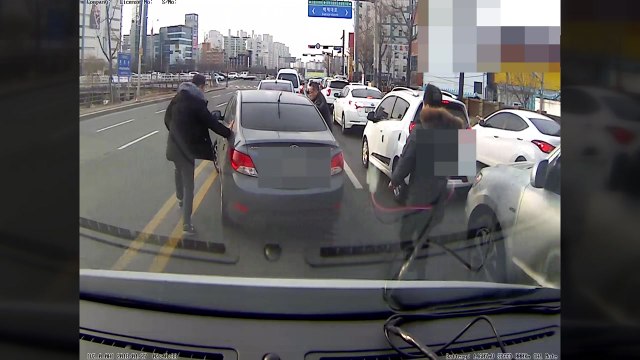 훔친 차로 경찰과 추격전 벌인 10대들 덜미 / YTN