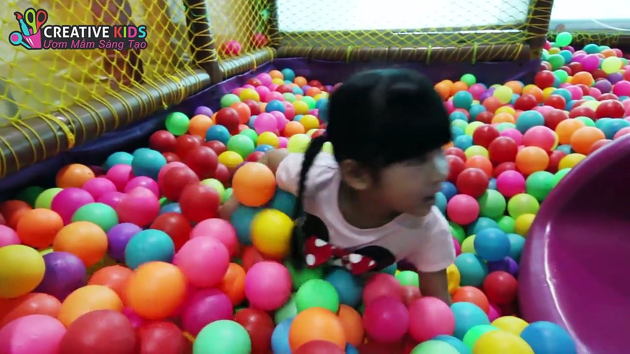 BÉ BÚN CHƠI NHÀ BÓNG – BÉ BÚN ĐI XE NGỰA ĐỒ CHƠI TRẺ EM