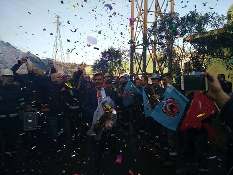 Metal İşçileri Yüzde 25 Zammı Konfeti Patlatarak Kutladı