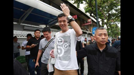 Ce Thaïlandais multiplie les actions et les provocations pour ridiculiser les généraux au pouvoir