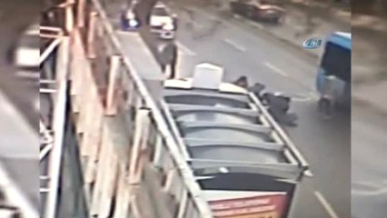 Gözlerinin Önünde Babasına Minibüs Çarpan Kız Yaşananları Anlattı