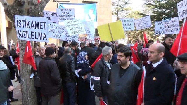 Gönüllü asker olmak için imza kampanyası başlattılar