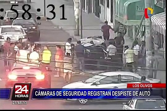Los Olivos: investigan causas del despiste de automóvil en avenida Universitaria