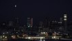 Indonésie: une "Super Lune bleue de sang" illumine Jakarta