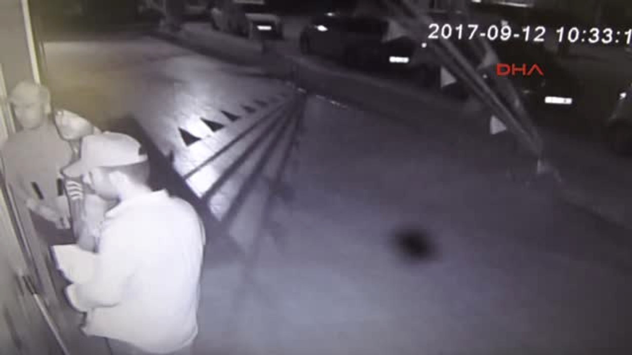 Bursa'da 3 Hırsız, Marketi Böyle Soydu