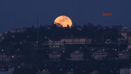 İstanbul'dan Kanlı Ay Manzaraları