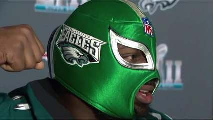 Fletcher Cox tries on Eagles wrestling mask