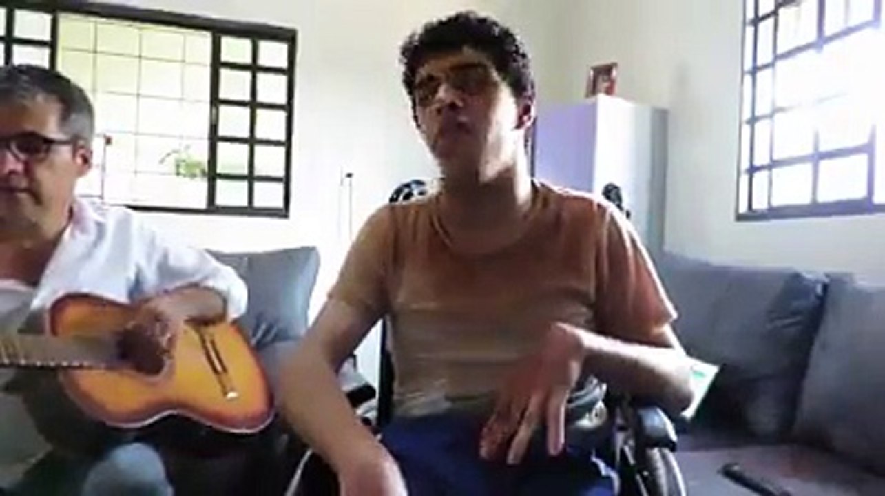 OLHA ISSO POVO DE DEUS ESSE VASO LOUVANDO A DEUS E MUITO FORTE NÃO ROLE PARA BAIXO SEM #COMPARTILHA