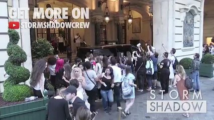 Dakota Johnson and Jamie Dornan Kiss on the 50 Shades of Grey set in Paris