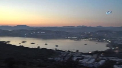 Süper Mavi Kanlı Ayla Fotoğraf Çektirmek İçin Şekilden Şekile Girdiler