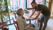 gjermanë të lumtur me infermierët shqiptarë (VIDEO EMOCIONUESE)