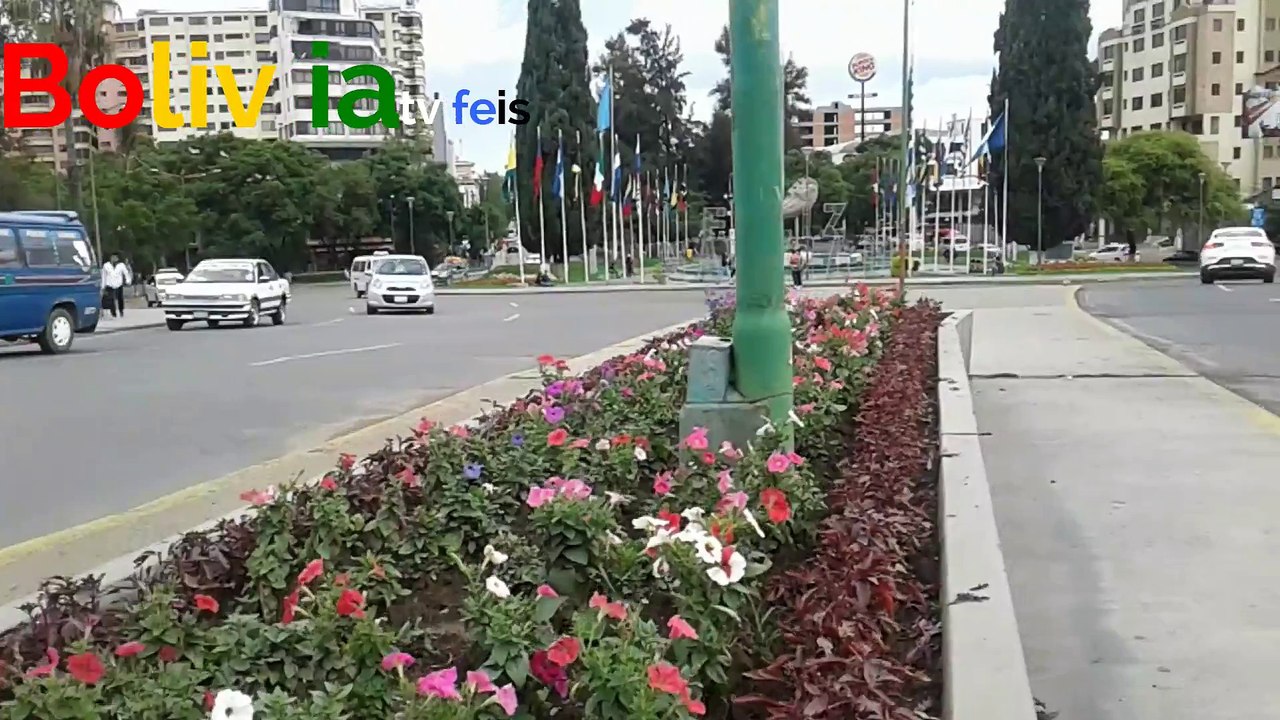 PLAZA DE LAS BANDERAS COCHABAMBA BOLIVIA TURISMO