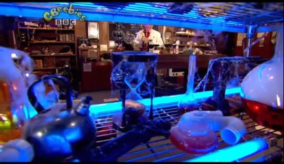 Gigglebiz Professor Muddles the eccentric scientist explains about balloons