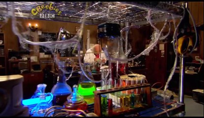 Gigglebiz Professor Muddles on how to make things disappear