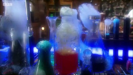 Gigglebiz Professor Muddles attempts the tricky science of weighing bubbles