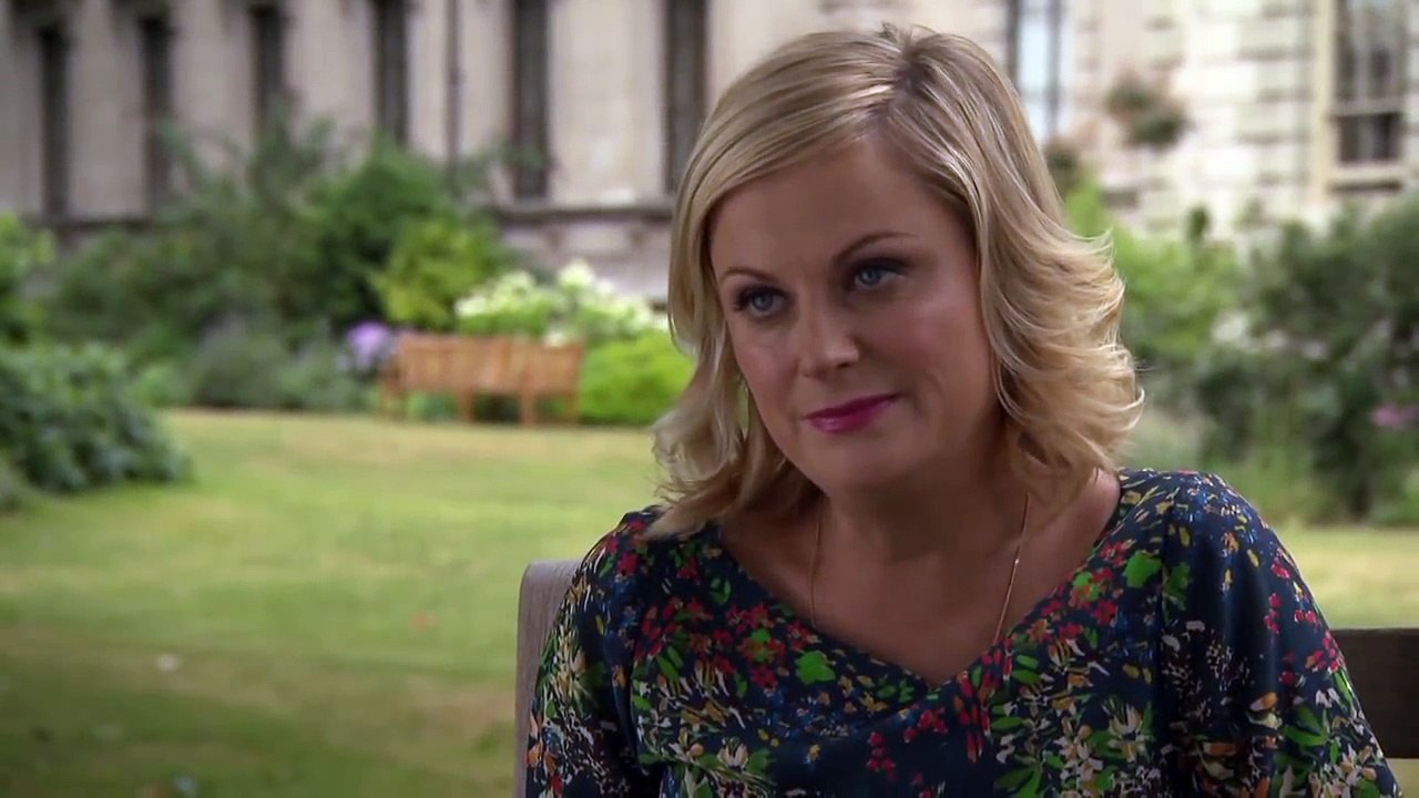Parks and Recreation Season 6: Amy Poehler "Leslie Knope" On Set Interview