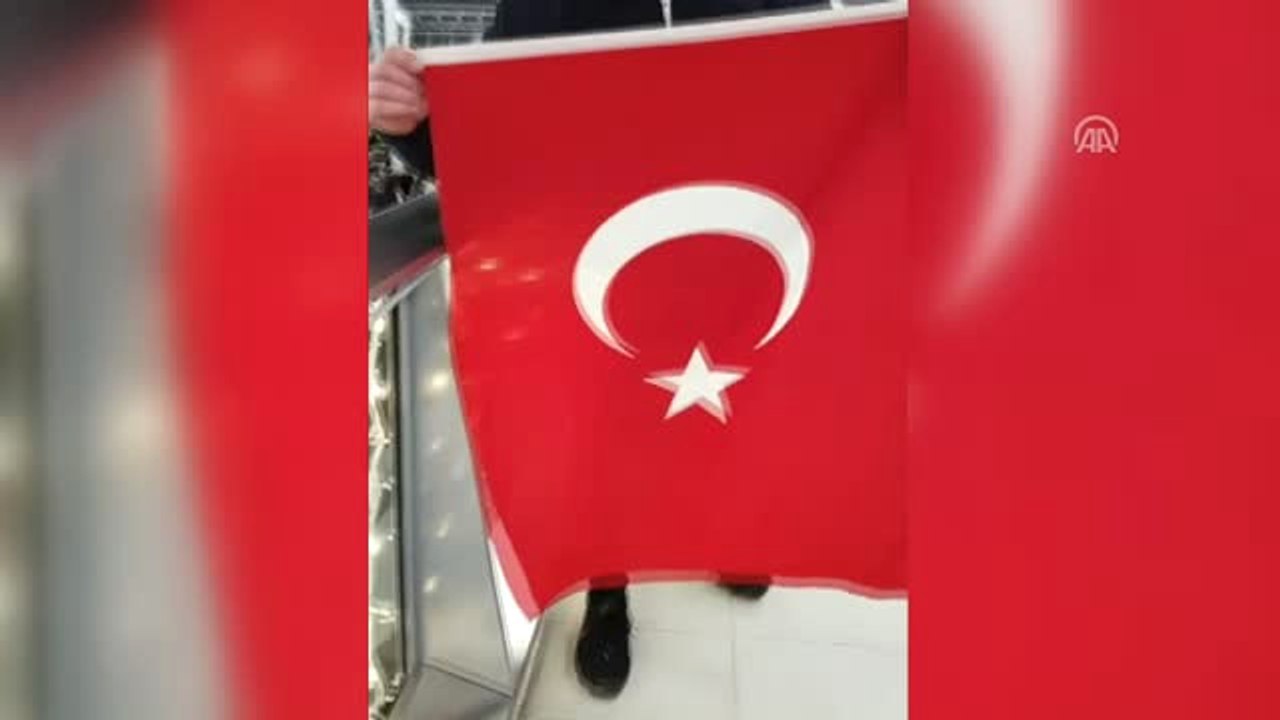 Hollanda'da Pyd/pkk Yandaşları Tren İstasyonunu İşgal Etti