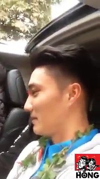 Cầu thủ được mệnh danh soái trùm của U23 Việt Nam được bố đón về bằng chiếc xe máy cũ của gia đình.