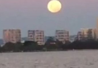 Rare Supermoon Rises Over Perth