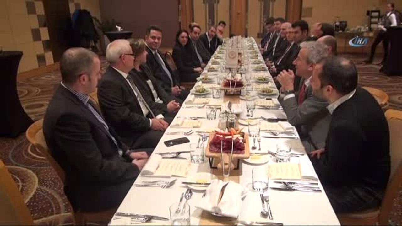 Budapeşte'de Büyükelçi Oktay'ın Onuruna Akşam Yemeği- Macaristan'daki Türk İşadamları Zeytin Dalı...