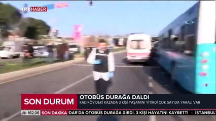 Üsküdar'da otobüs durağa çarptı