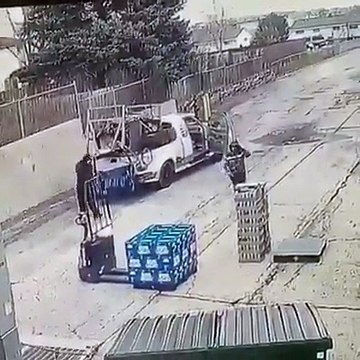 Quand le karma rattrape des voleurs... Bien fait!!!