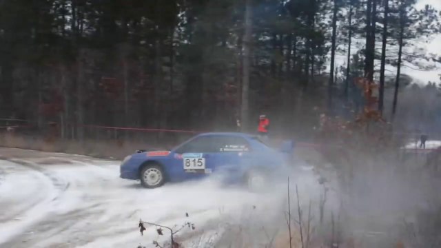 Ne jamais se mettre dans un virage pendant un rallye... trop dangereux