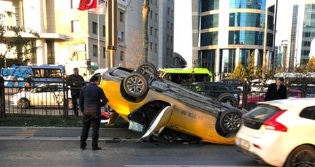 İstanbul'da Sollama Yaparken Takla Atan Taksi, Trafiği Kilitledi