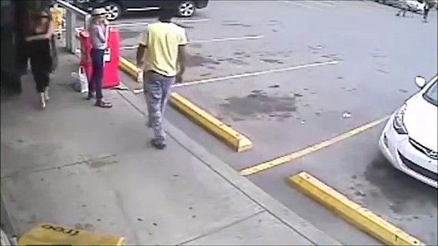 Cette tarée jalouse s'en prend à une fillette de 12 ans qui discutait avec son copain