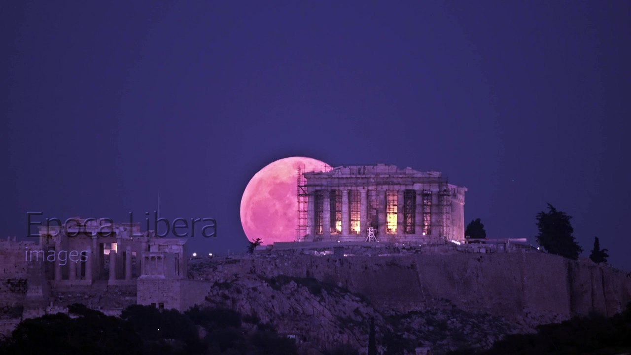 4K: Super Blue Blood Moon rises behind the Acropolis in Greece
