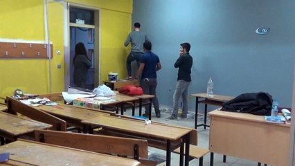 Silopi ilçesinde bulunan öğretmenler tatillerini sınıfları boyayarak geçiriyor
