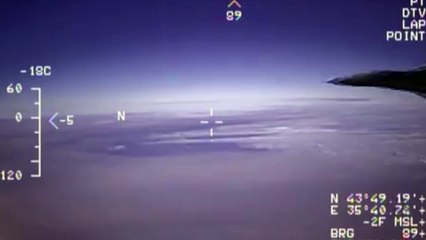 Caza ruso pasa a un palmo de un avíon estadounidense