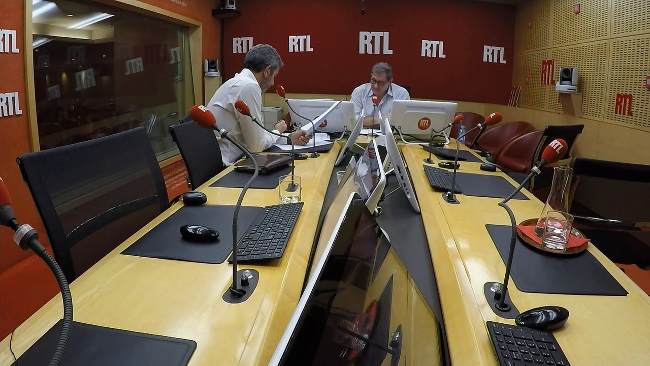 Michel Cymes nous explique le phénomène des taches noires devant les yeux