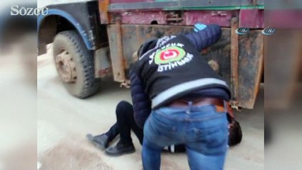 Öncüpınar'da kamyonun yakıt deposunda 2 kişi yakalandı