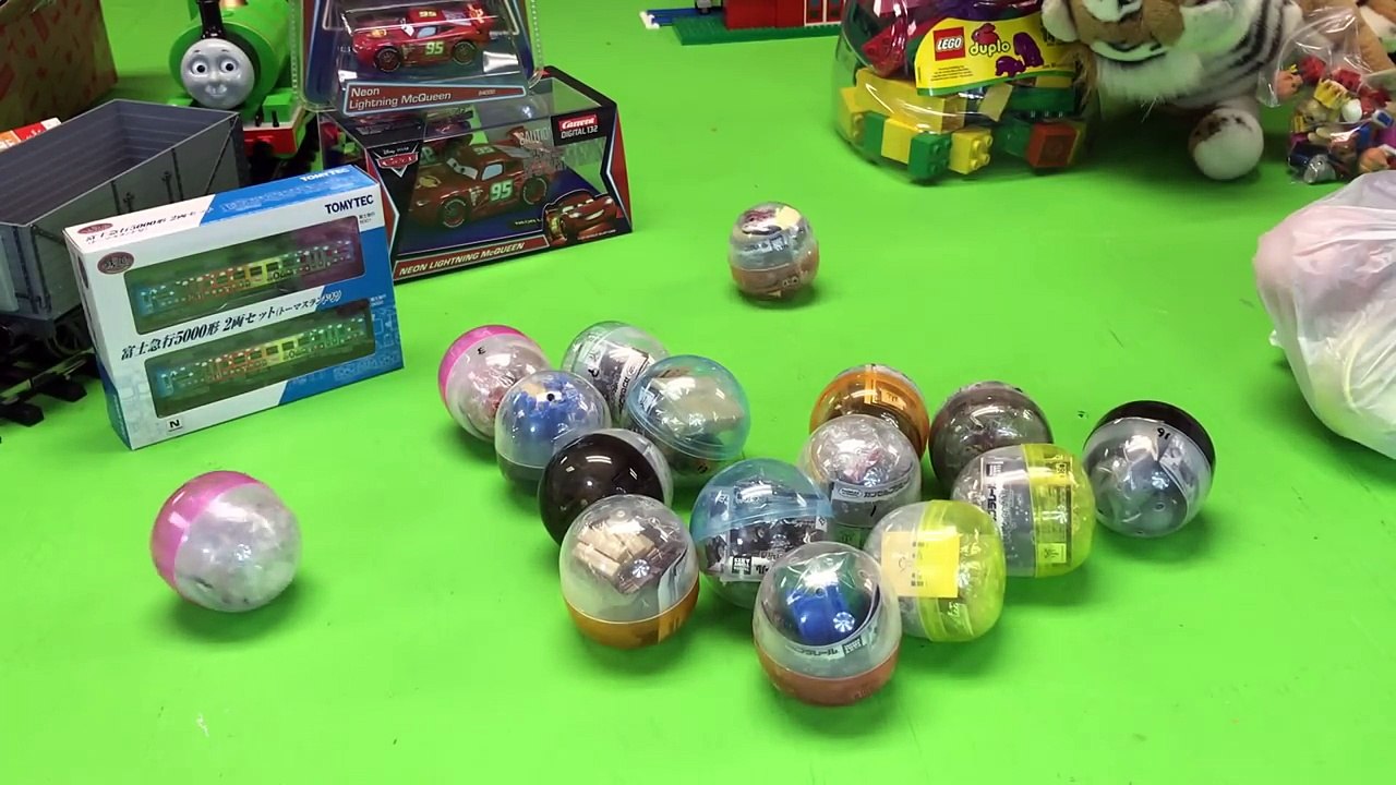 THOMAS AND FRIENDS TAKARA TOMY ARTS SURPRISE EGGS Trains! Pirates! Gashapon Capsules