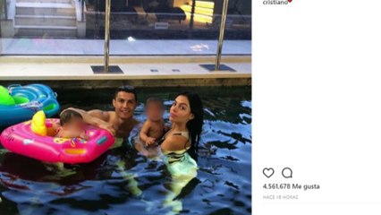 Cristiano y Georgina volcados con los mellizos Eva y Mateo