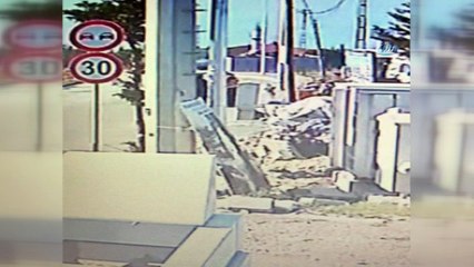 Eski ilçe başkanına muştalı saldırı kamerada