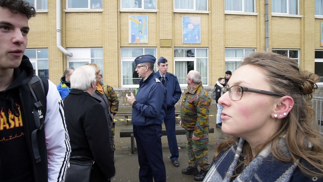 Deux étudiants des Ursulines de Mons en hélicoptère de l'armée belge.Opération Poppy Flight.Vidéo 2 Eric GHislain