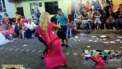Performans patlaması yaşayan Roman düğünü