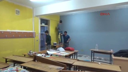 Şırnak Silopi'de Öğretmenler Tatillerini Sınıf Boyayarak Geçirdi