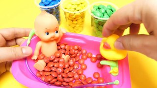M&Ms & Dubble Bubble Gumballs - Happy Baby Doll Bath Fun Play with Toys