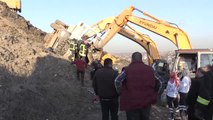 Hafriyat Dökerken Devrilen Kamyonun Sürücüsü Yaralandı - Kocaeli