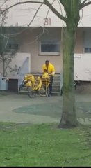 On plein ce pauvre facteur en galere dans la tempête